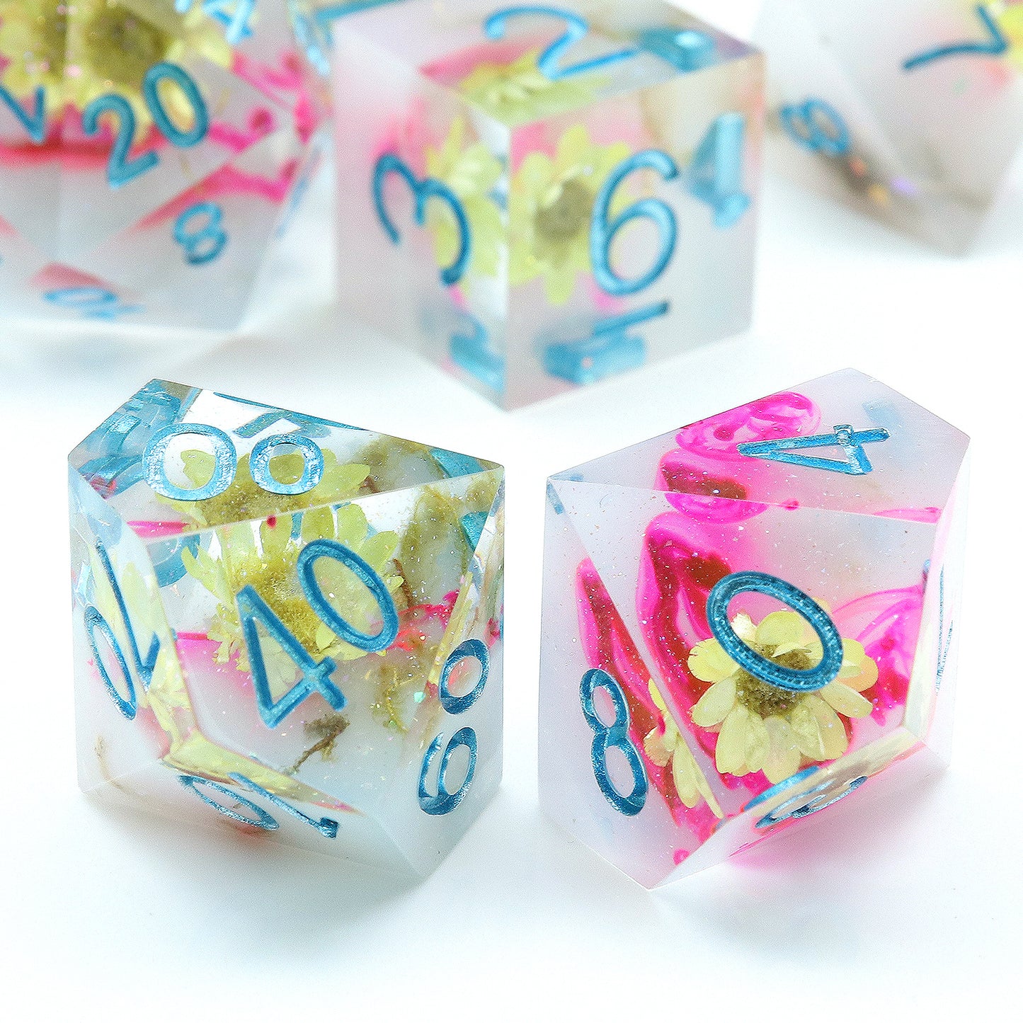 Haxtec Sharp Edge DND Dice Flower Resin Dice Set with Dice Case